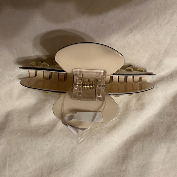 Free People Claw Clip - NWT - Picture 5 of 9